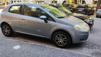 Usata Fiat Grande Punto Dynamic 65 CV (47 kW) 2006 Grigio scuro metallizzato Utilitaria