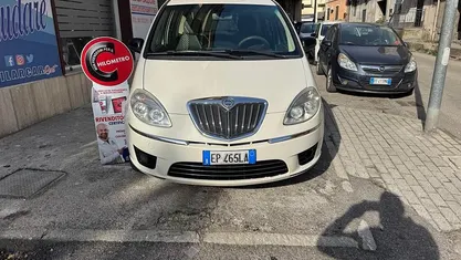 Usata Lancia Musa Gold 77 CV (56 kW) 2012 Bianco Monovolume