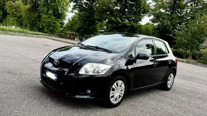 Usata Toyota Auris 90 CV (66 kW) 2010 Nero Utilitaria