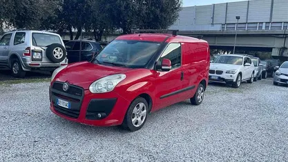 Usata Fiat Doblò 105 CV (77 kW) 2010 Rosso Monovolume