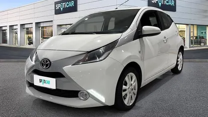 Usata Toyota Aygo X-play 69 CV (50 kW) 2016 Bianco Utilitaria
