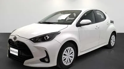 Usata Toyota Yaris Active 72 CV (52 kW) 2021 Bianco Utilitaria