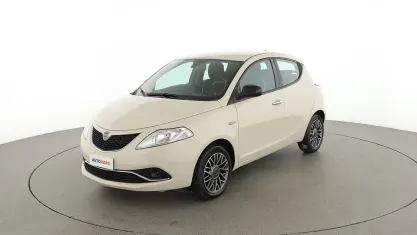 Usado Lancia Ypsilon Gold 95 HP (69 kW) 2016 Citadino