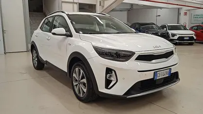 Usata Kia Stonic Urban 101 CV (74 kW) 2024 Bianco SUV