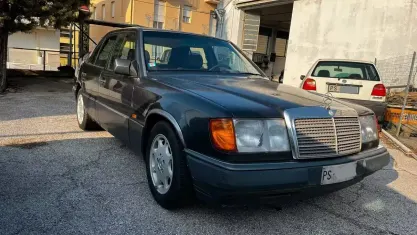 Usata Mercedes 190 132 CV (97 kW) 1991 Nero Berlina
