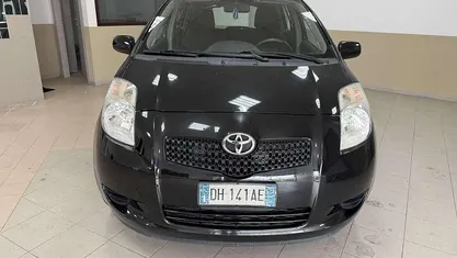 Usata 2007 Toyota Yaris Tre volumi | 3600 € (Buon prezzo)