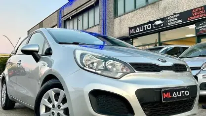 Usata Kia Rio EX 86 CV (63 kW) 2013 Grigio Berlina