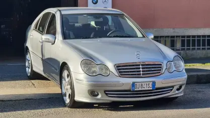 Usata Mercedes C220 Avantgarde 150 CV (110 kW) 2007 Grigio Berlina