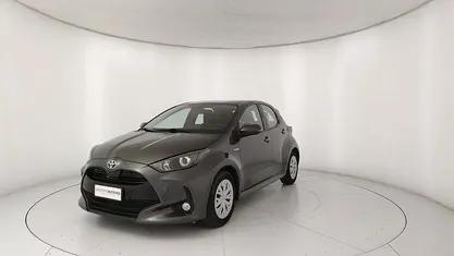 Usata Toyota Yaris Business Edition 116 CV (85 kW) 2021 Grigio Utilitaria