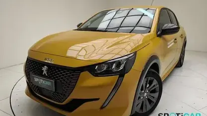 Usata Peugeot e-208 Allure 100 kW (136 CV) 2023 Giallo Utilitaria
