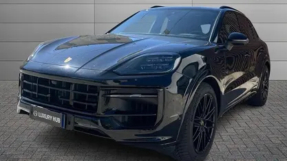 Usata Porsche Cayenne 354 CV (260 kW) 2023 Nero metallizzato SUV