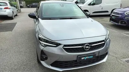 Usata Opel Corsa-e GS Line 56 kW (77 CV) 2021 Argento Utilitaria