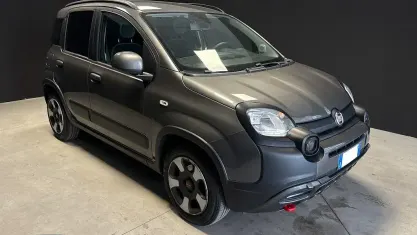 Usata Fiat Panda Cross Cross 69 CV (50 kW) 2023 Grigio metallizzato Utilitaria