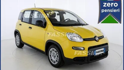 Giallo Usata 2024 Fiat Panda S Due volumi | 13.200 € (Buon prezzo)