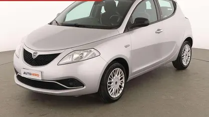 Usata Lancia Ypsilon Gold 70 CV (51 kW) 2017 Argento Utilitaria