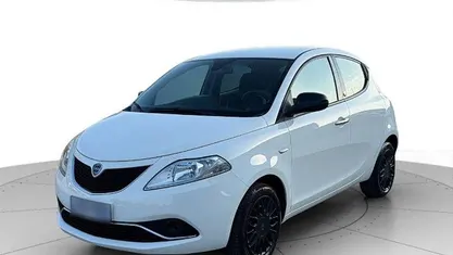 Usata Lancia Ypsilon Silver 69 CV (50 kW) 2018 Bianco Utilitaria
