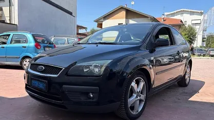 Usata 2007 Ford Focus Tre volumi | 1000 € (Ottimo prezzo)