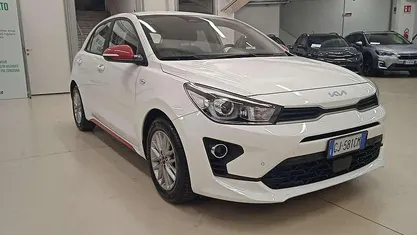 Bianco Usata 2022 Kia Rio Comfort Tre volumi | 12.900 € (Buon prezzo)