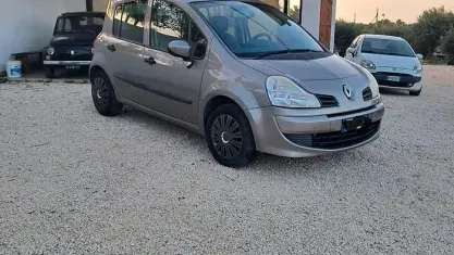 Usata Renault Modus Dynamique 75 CV (55 kW) 2009 Grigio Monovolume