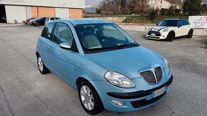 Usata Lancia Ypsilon 60 CV (44 kW) 2003 Blu Utilitaria