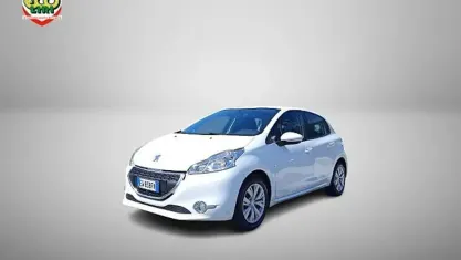Usata Peugeot 208 68 CV (50 kW) 2014 Bianco Utilitaria