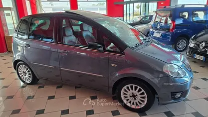 Usata Lancia Musa 95 CV (69 kW) 2008 Argento Monovolume