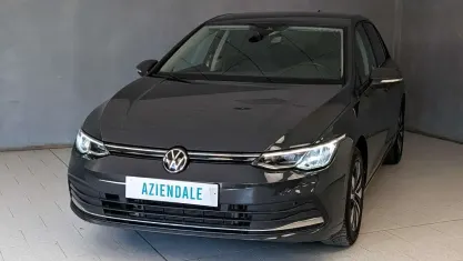 Usata VW Golf VIII Life 110 CV (80 kW) 2024 Grigio Berlina