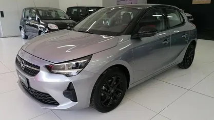 Grigio argento/tetto nero Usata 2023 Opel Corsa GS Line Due volumi | 18.000 € (Buon prezzo)