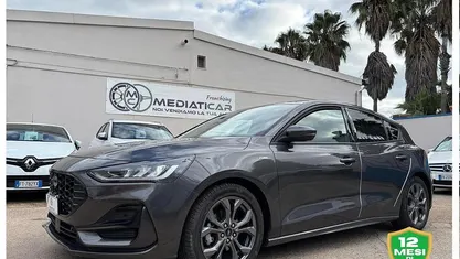 Usata Ford Focus ST-Line 120 CV (88 kW) 2022 Grigio Berlina