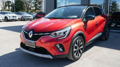 Usata Renault Captur Techno 94 CV (69 kW) 2023 Rosso met SUV
