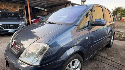 Usata Opel Meriva Cosmo 90 CV (66 kW) 2008 Gray Monovolume