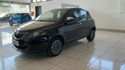 Usata Lancia Ypsilon 70 CV (51 kW) 2023 Nero Utilitaria