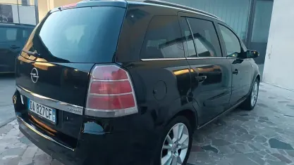 Usata Opel Zafira 120 CV (88 kW) 2006 Nero Monovolume