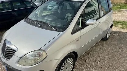 Argento Usata 2007 Lancia Musa Monovolume | 1500 € (Cara)