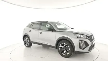 Usata Peugeot 2008 Allure 101 CV (74 kW) 2025 Argento SUV