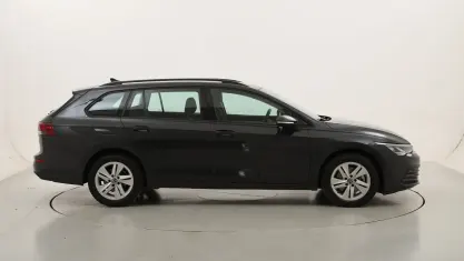 Usata VW Golf VIII Life 116 CV (85 kW) 2022 Grigiogrigio Station wagon