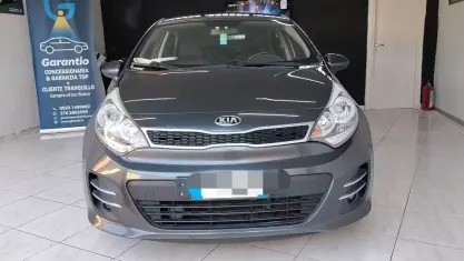 Usata Kia Rio 75 CV (55 kW) 2015 Grigio Berlina