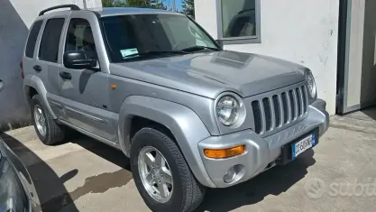 Usata Jeep Cherokee Sport 143 CV (105 kW) 2002 Grigio SUV