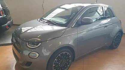 Grigio Usata 2023 Fiat 500e La Prima Tre volumi | 23.500 €