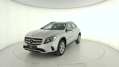 Usata Mercedes GLA180 Business 122 CV (89 kW) 2019 Argento SUV