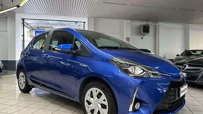 Usata Toyota Yaris Hybrid Cool 73 CV (53 kW) 2018 Berlina