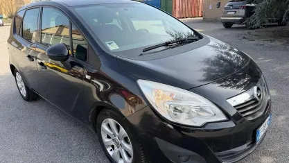Usata Opel Meriva Cosmo 95 CV (69 kW) 2011 Nero Monovolume