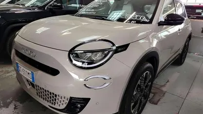 Beige Usata 2025 Fiat 600 La Prima SUV | 19.950 € (Ottimo prezzo)