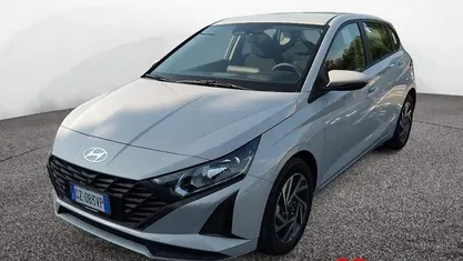 Grigio Nuova 2025 Hyundai i20 Tre volumi | 16.900 € (Buon prezzo)