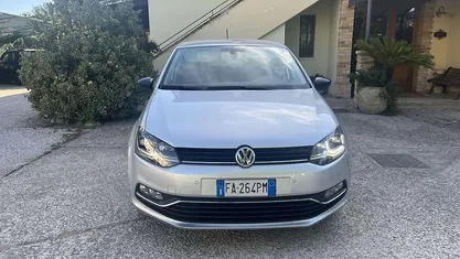 Usata VW Polo 90 CV (66 kW) 2015 Argento Berlina