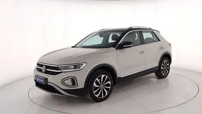 Usata VW T-Roc Style 110 CV (80 kW) 2023 Grigio metallizzato SUV