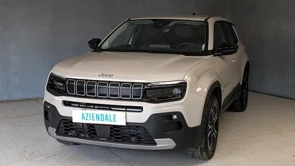 Begagnad Jeep Avenger Summit 101 HK (74 kW) 2025 Grå SUV