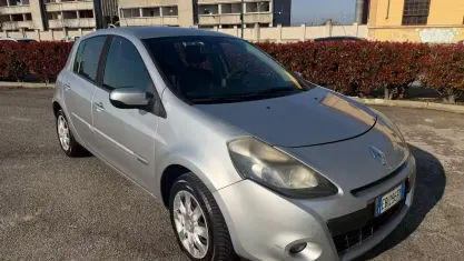 Usata Renault Clio II Dynamique 101 CV (74 kW) 2010 Grigio Berlina
