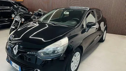 Usata 2013 Renault Clio IV Tre volumi | 5400 € (Buon prezzo)