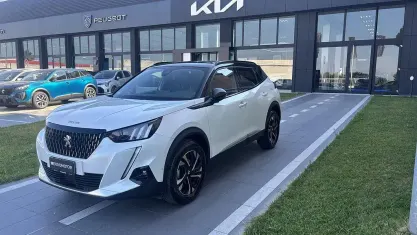 Usata Peugeot 2008 GT 110 CV (80 kW) 2022 Bianco SUV